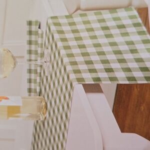 MARTHA STEWART BRAND WHITE AND PINK REVERSIBLE TABLE RUNNER 14" X 72"